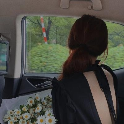 星二代又出大瓜：豪车代步炫富，评论区两极分化，凌晨